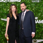 アダム・サンドラー、妻ジャッキーへ“空から愛の告白”　結婚23周年をロマンチックに祝福