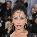 ゾーイ・クラヴィッツ、婚約者ハリー不在でテイラーの結婚式に単独出席