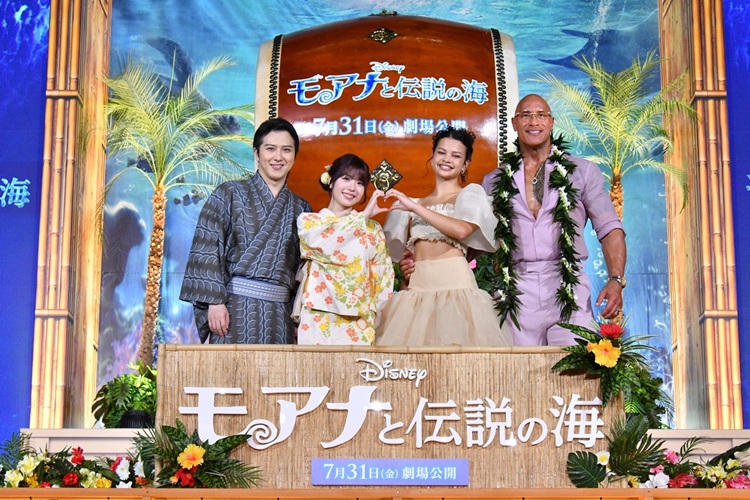ドウェイン・ジョンソン、12年ぶり来日で号泣ファンを次々ハグ。実写『モアナ』プレミアで見せた神対応