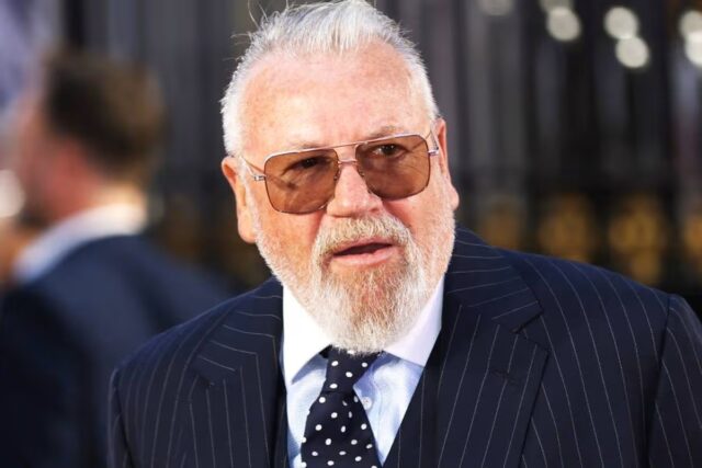 レイ・ウィンストン、女性共演者に触る監督をその場で制止