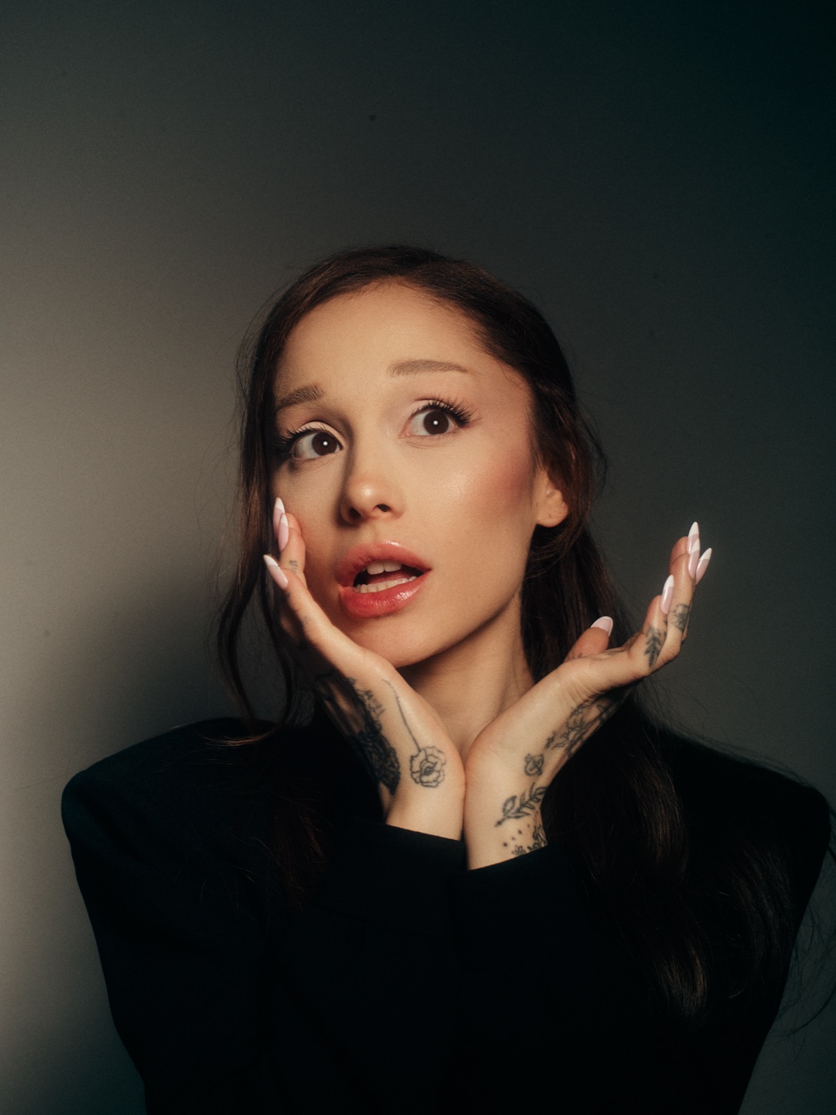 アリアナ・グランデ『petal』、全12曲が15位以内。MVはホラーに転じる