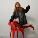 ハン・ソロを演じた俳優が、ガラガラのダンスホールで踊り続ける。カーリー・レイ・ジェプセン新曲MV