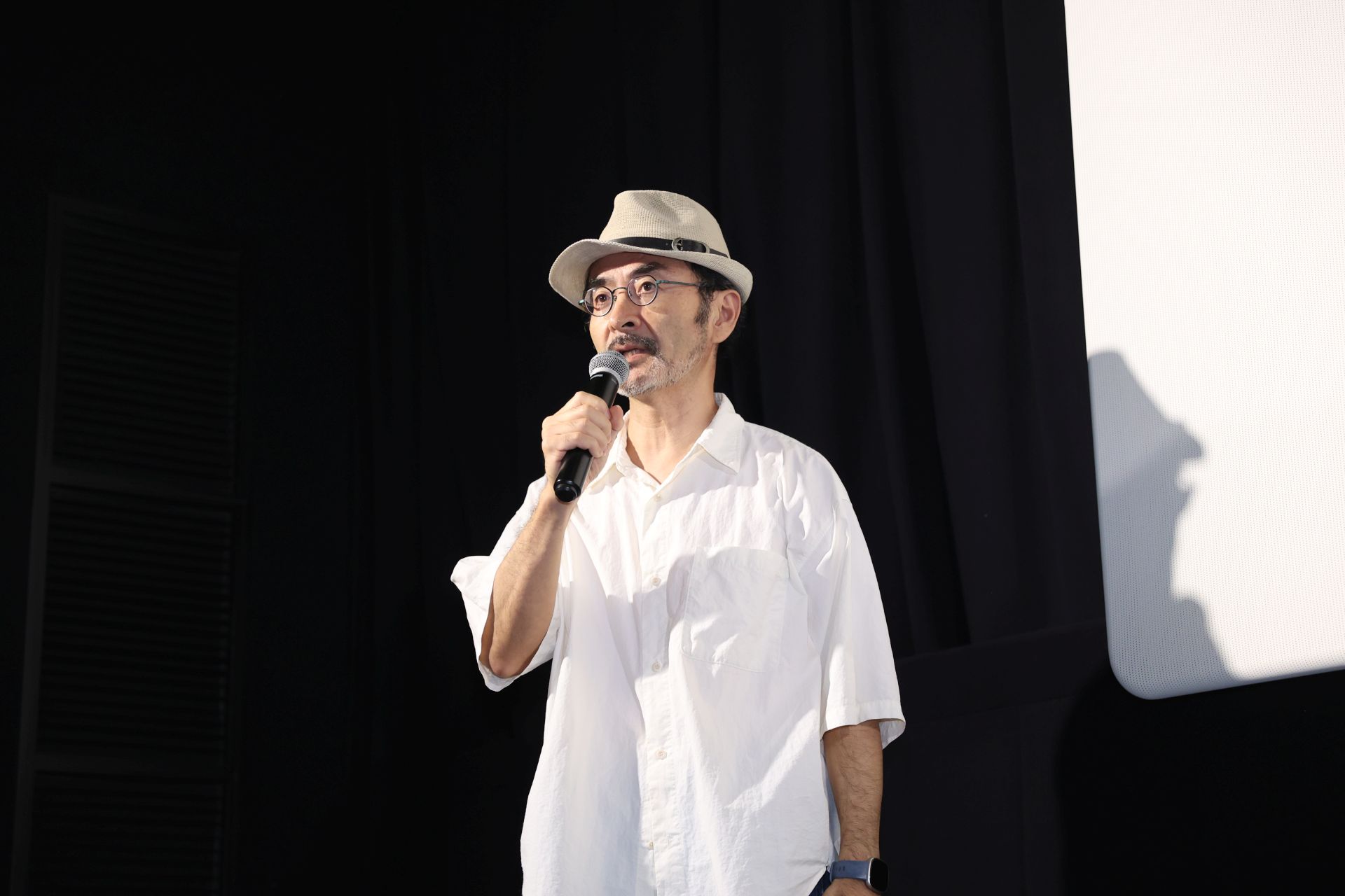 サプライズゲストとして登壇した俳優・監督の古舘寛治