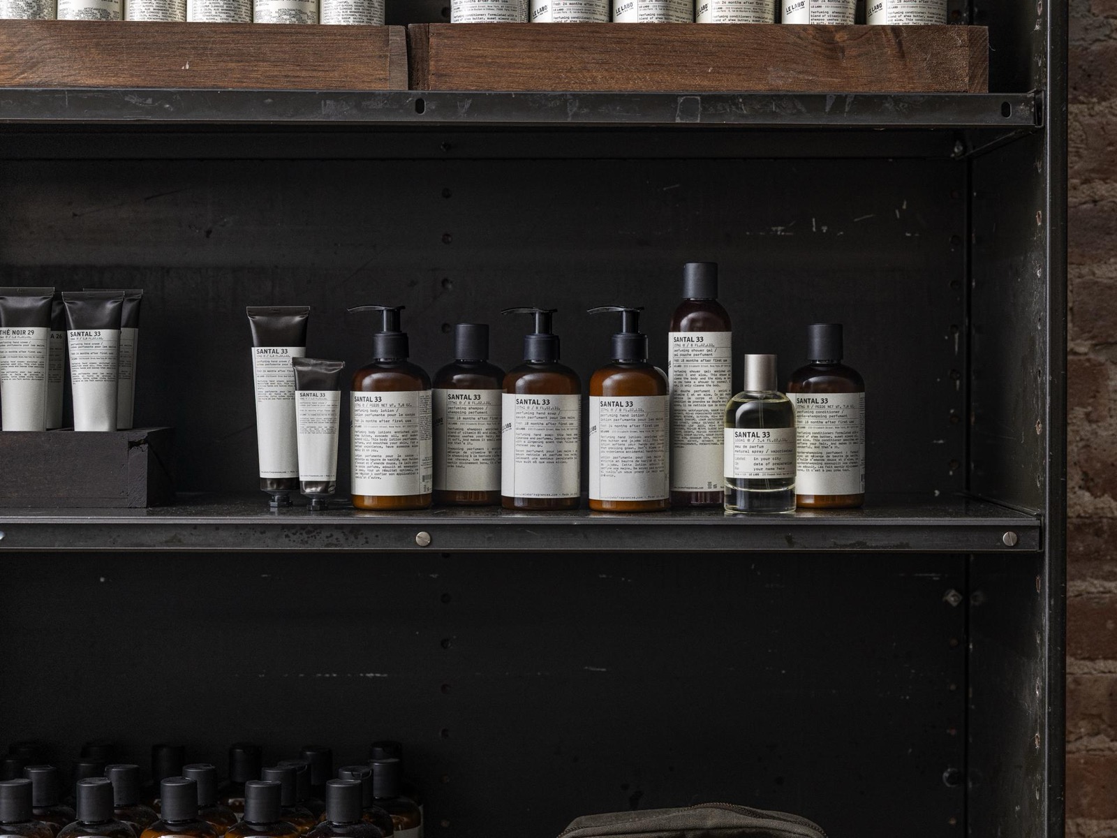 LE LABO サンタル 33 のボディ・ヘアライン