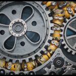 歯車に巻き込まれるミニオンズ。その動きはチャップリンを参考にしていた