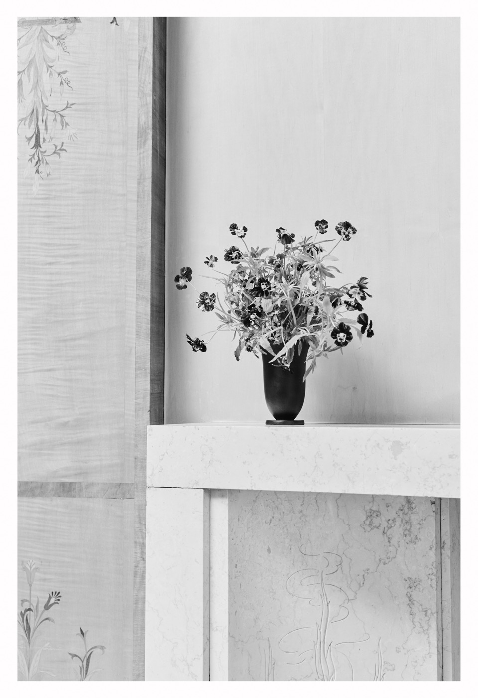 ZARA HOME × スタジオ・メアリー・レノックスの花器と花のアレンジメント