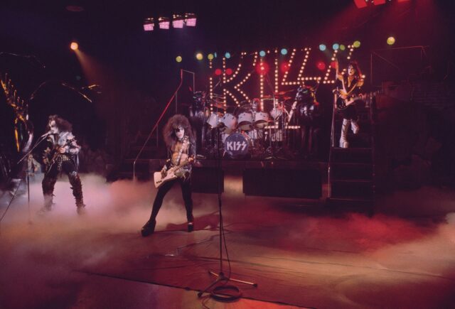 KISSの幻の武道館ライブ盤、半世紀ぶりに世に出る。『地獄のロック・ファイアー』50周年ボックス