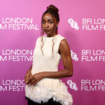 アヨ・エデビリ、後ろ姿に“尾羽”！シャネルのクチュールで魅せた二面性ルック