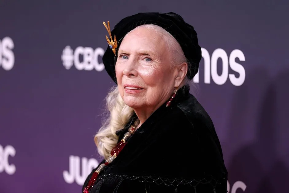 ジョニ・ミッチェルが米国籍取得「62年前に始まった旅」