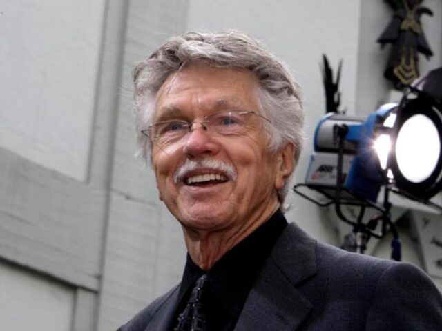 『トップガン』の教官ヴァイパー、トム・スケリットが93歳で死去
