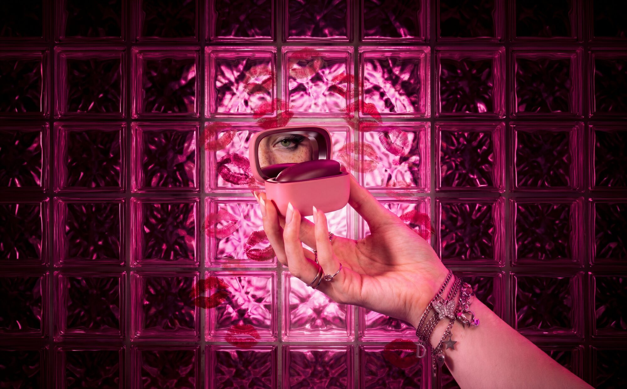 【10月9日発売】イヤホンみたい!? 超コンパクトな新商品「Womanizer Snap」を編集部がレビュー