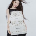 IVEウォニョン、雪の結晶のコフレを抱えて。ケラスターゼ新ビジュアル