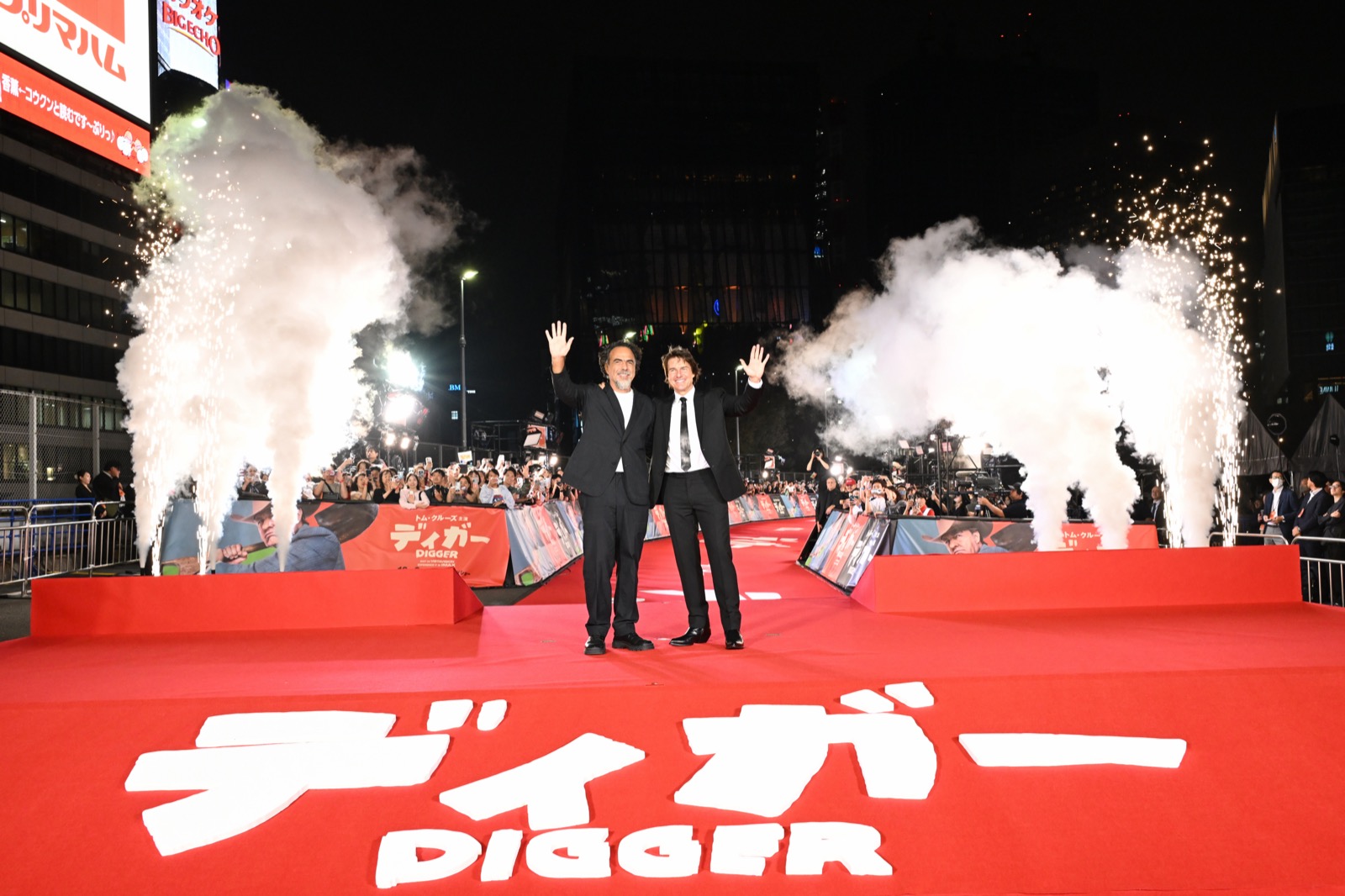 「日本に自分の記念日があるなんて」。トム・クルーズ、20周年の“トムの日”に首都高で約700名と対面