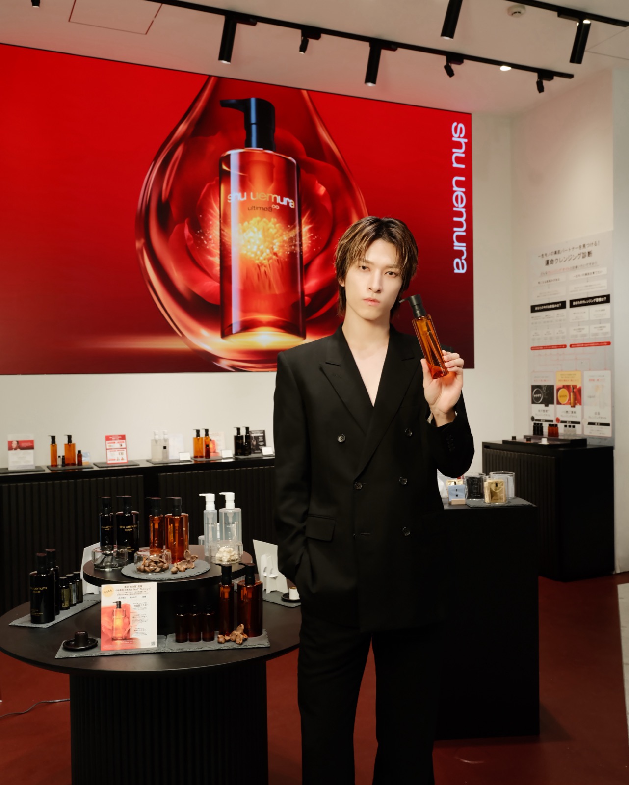 @cosme TOKYOのシュウ ウエムラ ポップアップに来場した金城碧海（JO1）