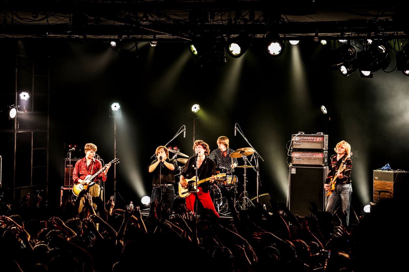 Ebisu LIQUIDROOMのステージに立つUs