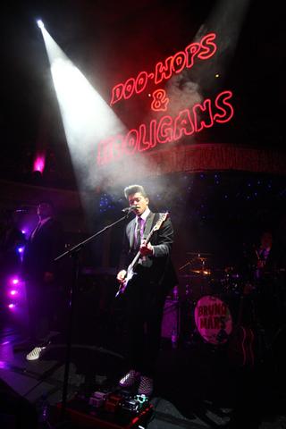 「ドゥー・ワップス＆フーリガンズ」アルバムリリースパーティ