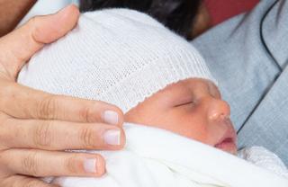 メーガン妃とヘンリー王子、ロイヤルベビーお披露目
