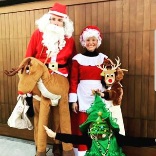 ダックス・シェパード＆クリステン・ベル：サンタクロース