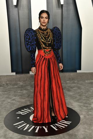 カミラ・メンデス:MOSCHINO