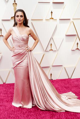 ミラ・クニス：Zuhair Murad