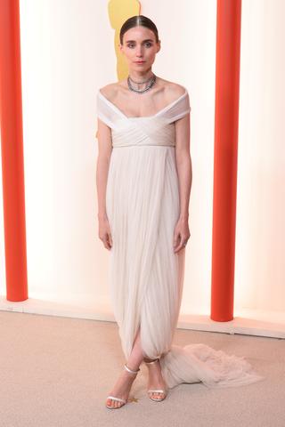 ルーニー・マーラ：Alexander McQueen