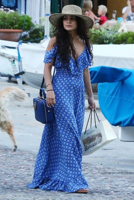 Vanessa Hudgens and Austin Butler enjoying a drink in Portofino