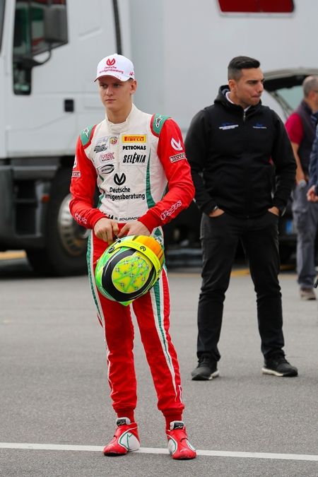 ミック・シューマッハ　Mick Schumacher 　ミハエル・シューマッハ　 Michael Schumacher　イタリア　17歳　F4