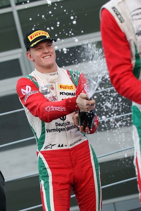 ミック・シューマッハ　Mick Schumacher 　ミハエル・シューマッハ　 Michael Schumacher　イタリア　17歳　F4