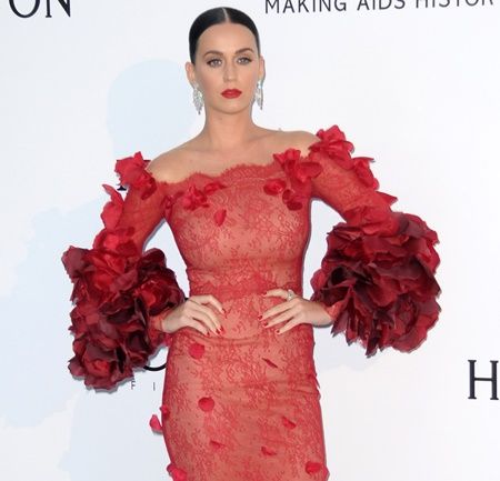 コメディアンのラッセル・ブランドとの離婚で痛い思いをしたというケイティ。現在は俳優のオーランド・ブルームと順調に交際中。