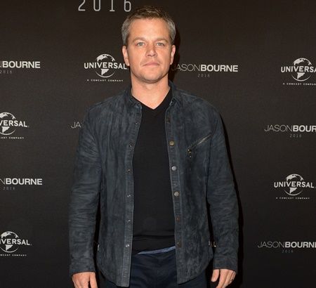 2005年に結婚した一般人女性+4人の娘と、計5人の女性に囲まれて生活している。