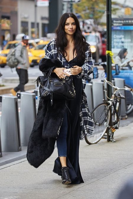 アドリアナ・リマ　Adriana Lima　フィッティング　ＮＹ　衣装の試着　ヴィクトリアズ・シークレット　Ｖｉｃｔｏｒｉａ’ｓ Ｓｅｃｒｅｔ　ヴィクシー　エンジェル
