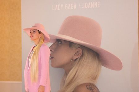 レディー・ガガ　Lady Gaga　来日　合同質問会