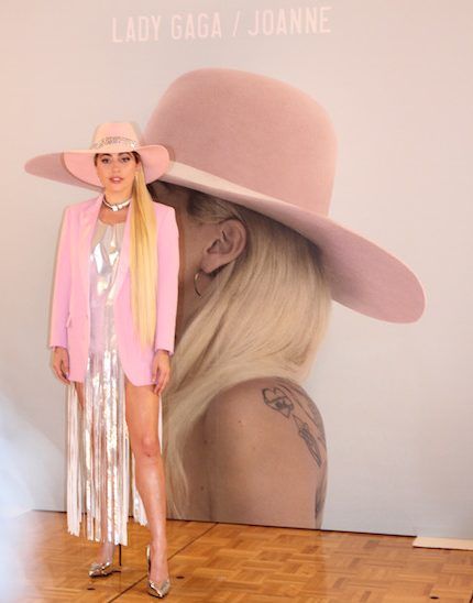 レディー・ガガ　Lady Gaga　来日　合同質問会