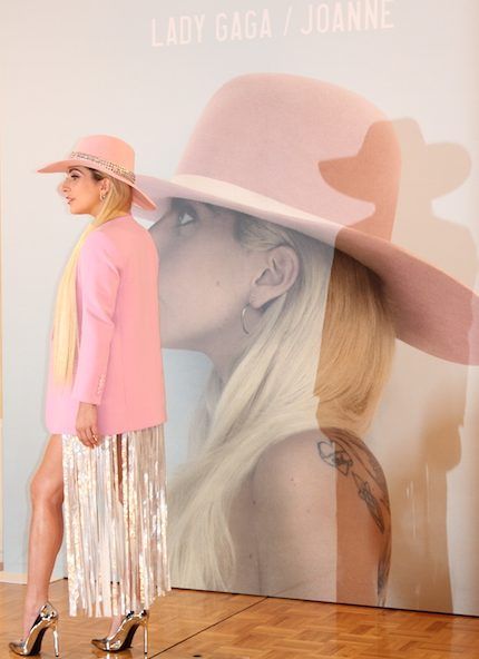 レディー・ガガ　Lady Gaga　来日　合同質問会