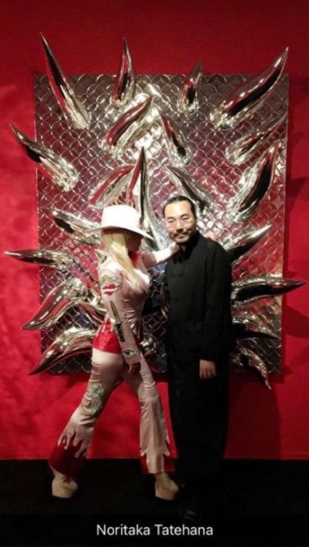 レディー・ガガ　 Lady Gaga 　来日　舘鼻則孝 呪力の美学　舘鼻則孝　ヒールなしシューズ　南青山　展覧会　PR活動　アルバム　ジョアン