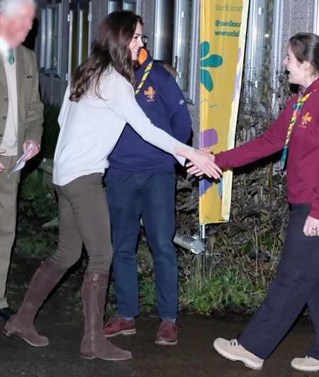 イギリス王室キャサリン妃 スカウト団体Cub Scoutと対面