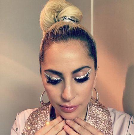 レディー・ガガ Lady Gaga 来日 ファン プレゼント ヘアアクセ メイク ラインストーン