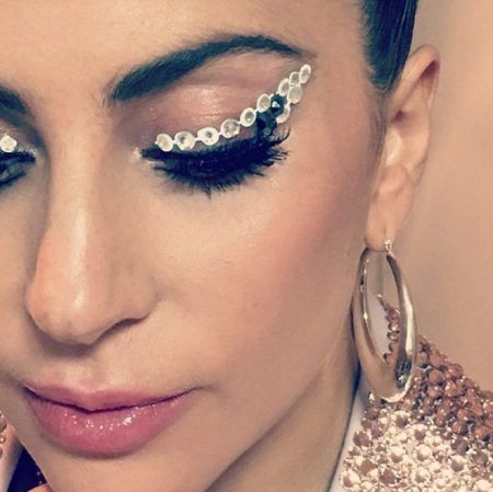 レディー・ガガ Lady Gaga 来日 ファン プレゼント ヘアアクセ メイク ラインストーン