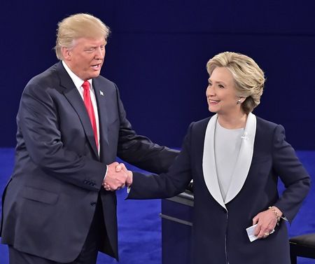 ヒラリー・クリントン ドナルド・トランプ Hillary Clinton Donald Trump 握手