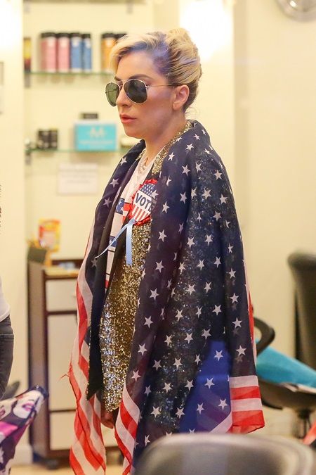 レディー・ガガ Lady Gaga 愛国ファッション 投票 大統領選