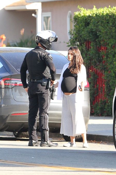 ミラ・クニス　Mila Kunis 妊娠　大きなお腹