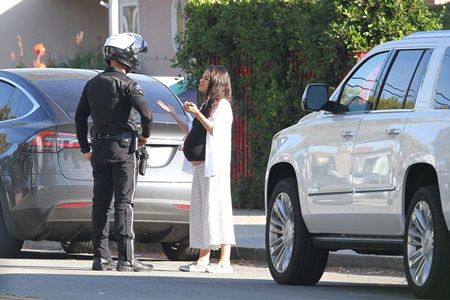 ミラ・クニス　Mila Kunis 妊娠　大きなお腹