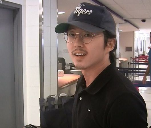 ウォーキング・デッド Walking Dead Glenn グレン役 スティーヴン・ユァン Steven Yeun 空港 インタヴュー