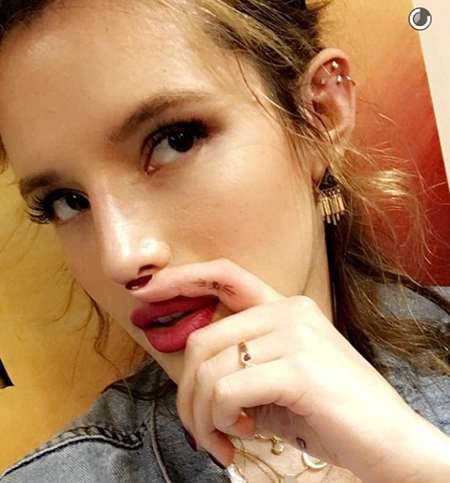 ベラ・ソーン 猫 タトゥー