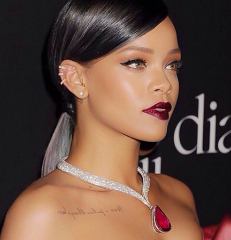 リアーナ タトゥー 格言