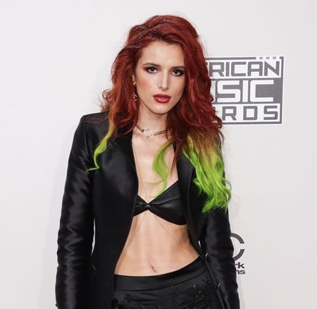 Actress Bella Thorne arrives on the Red carpet at 2016 American Music Awards at Microsoft Theater on November 20, 2016 in Los Angeles, California, United States Pictured: Bella Thorne Ref: SPL1398126  201116   Picture by: Splash News Splash News and Pictures Los Angeles:    310-821-2666 New York:  212-619-2666 London:    870-934-2666 photodesk@splashnews.com 