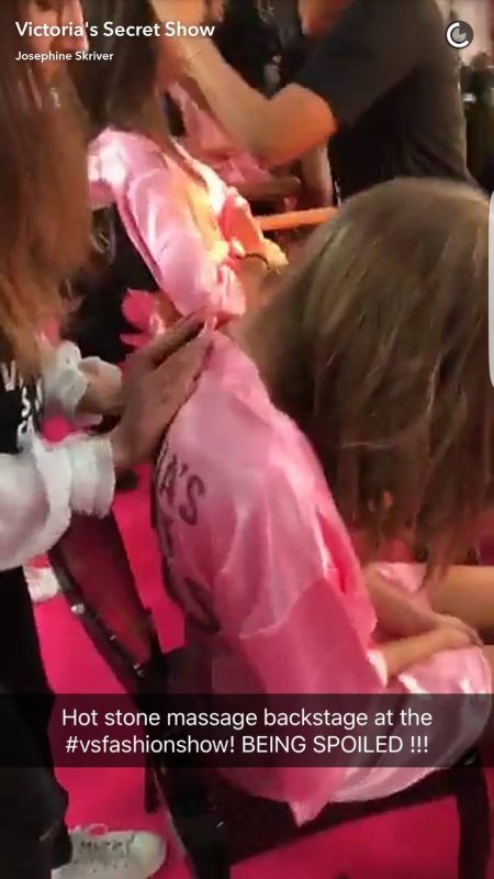 Victoria's Secret ヴィクトリアズ・シークレット ファッションショー パリ ホットストーンマッサージ モデル