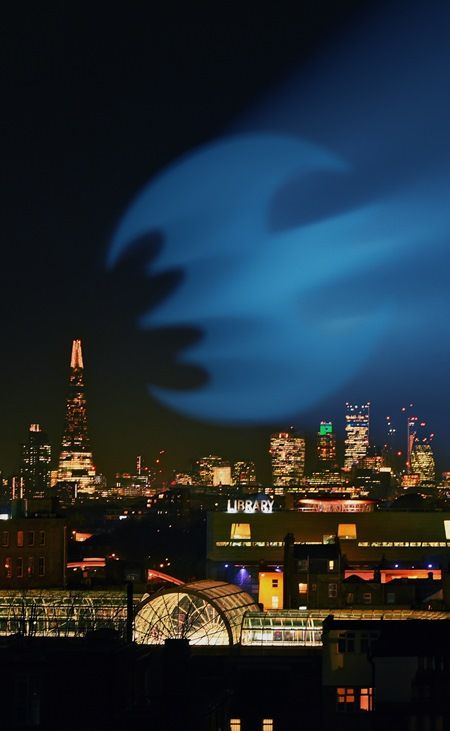 バットマン バットシグナル ロンドン ドローン Batwing