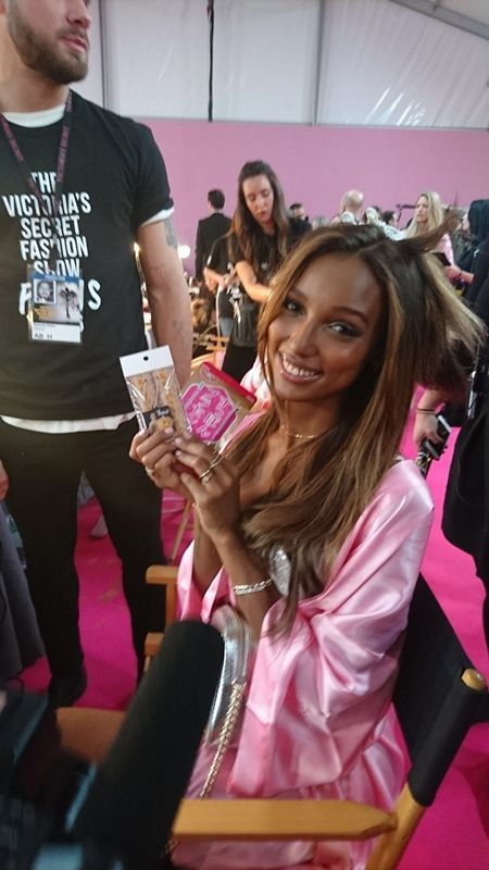 ジャスミン・トゥークス　Jasmine Tookes 　ヴィクトリアズ・シークレット　パリ　2016年　バックステージ　裏側　すっぽんプラセンタ　ドクターシーラボ　サプリ