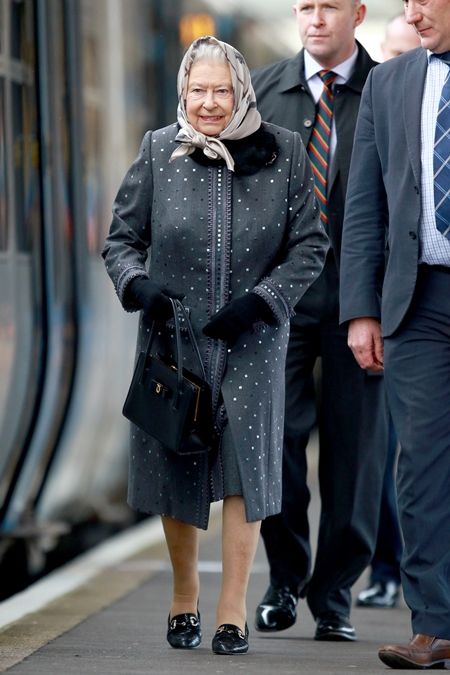 エリザベス女王　 Queen Elizabeth　イギリス　2016年　総まとめ　総集編　1年間振り返り　電車　一般の電車に乗る　ボディガード